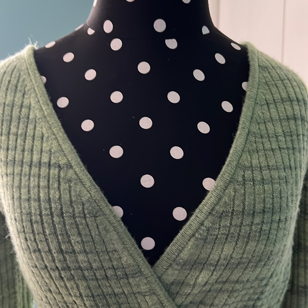 American Eagle crop sweater - Picture 2 of 4